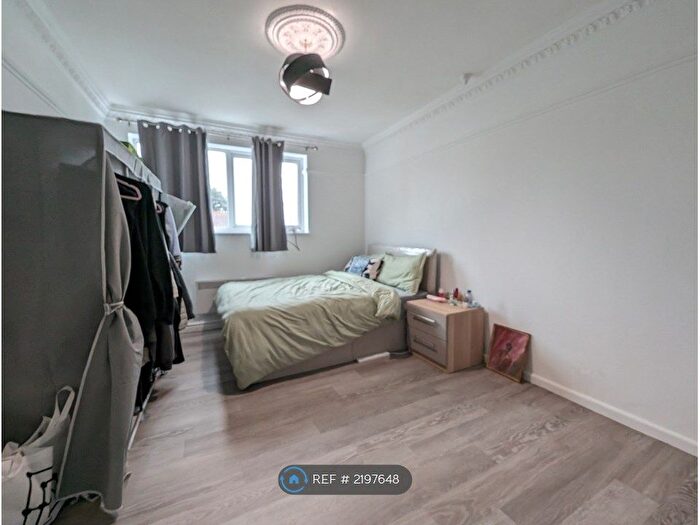 2 Bedroom Flat To Rent In Holmes Grove, Bristol, BS9