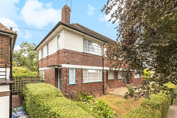 2 Bedroom Flat To Rent In Holyoake Walk, East Finchley, N2