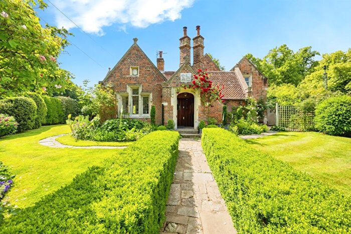 3 Bedroom Cottage For Sale In Missenden Road, Butlers Cross, Aylesbury, HP17