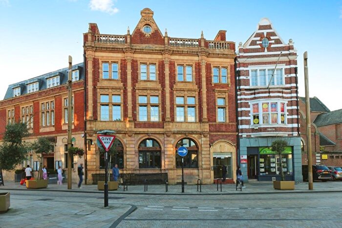 2 Bedroom Flat To Rent In East Street, Bromley, BR1