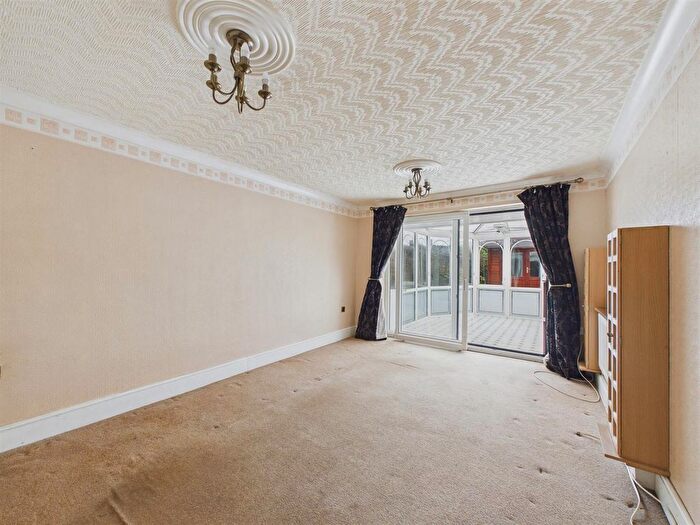 2 Bedroom Semi-detached Bungalow For Sale In The Beeches, Upton-Upon-Severn, Worcester, WR8