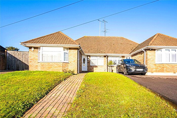2 Bedroom Bungalow For Sale In Holmwood Close, Dunstable, Central Bedfordshire, LU5