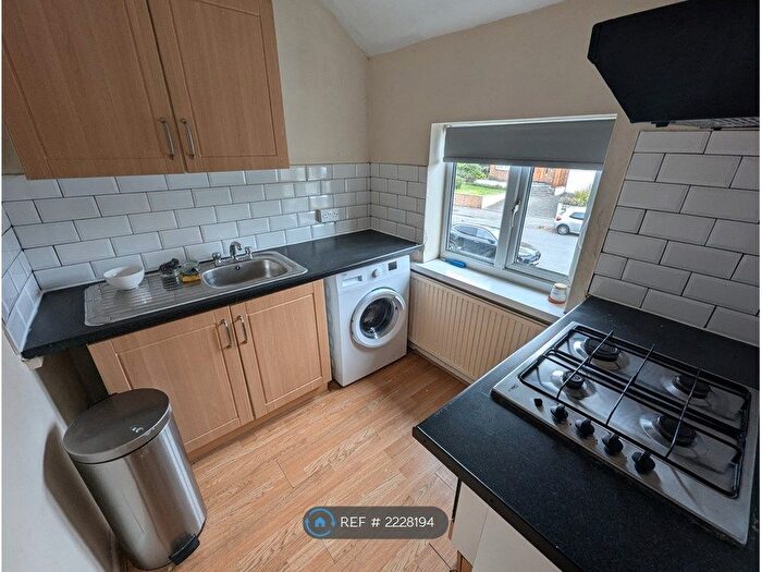 2 Bedroom Flat To Rent In Oakdale Road, Nottingham, NG4