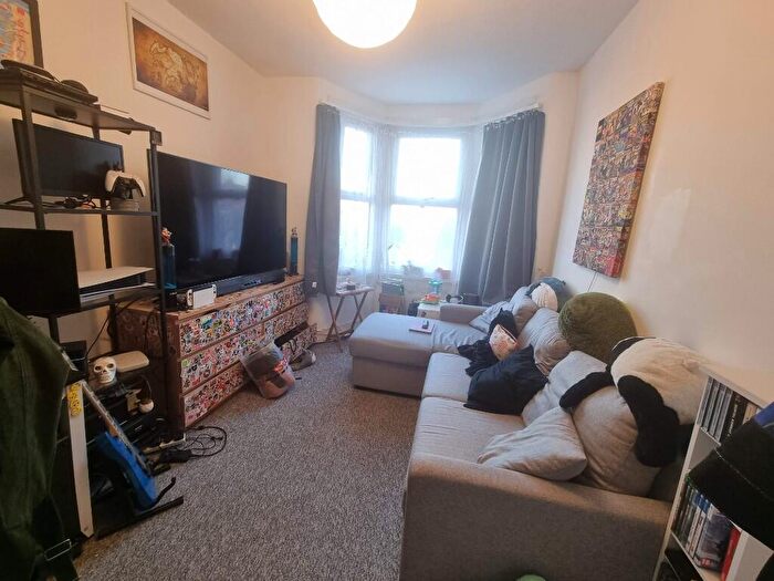 1 Bedroom Flat To Rent In Antill Road, London, N15