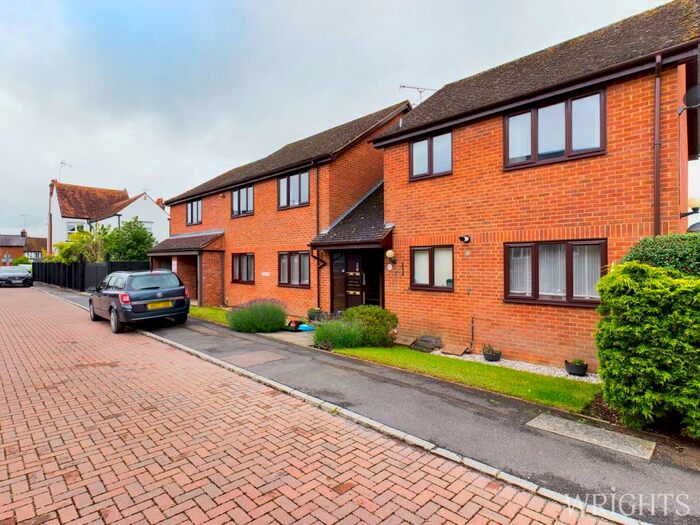 Houses for sale & to rent in SG4 8YQ, The Close, Codicote Hitchin
