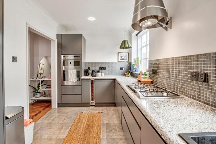 3 Bedroom House For Sale In Coach House Lane, Highbury, London, N5