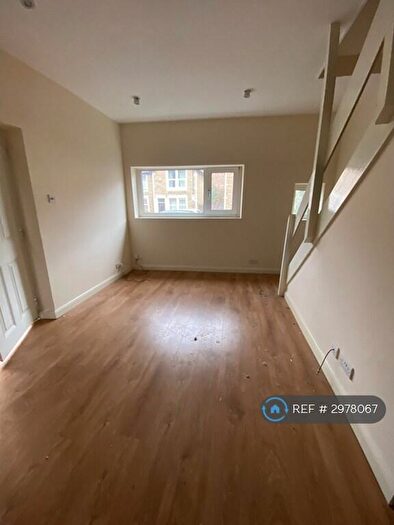 2 Bedroom Maisonette To Rent In Radcliffe Court, Harrogate, HG2