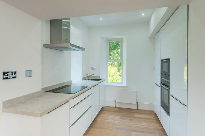 2 Bedroom Apartment To Rent In Apt, Brocco Bank, Botanical Garden, S11