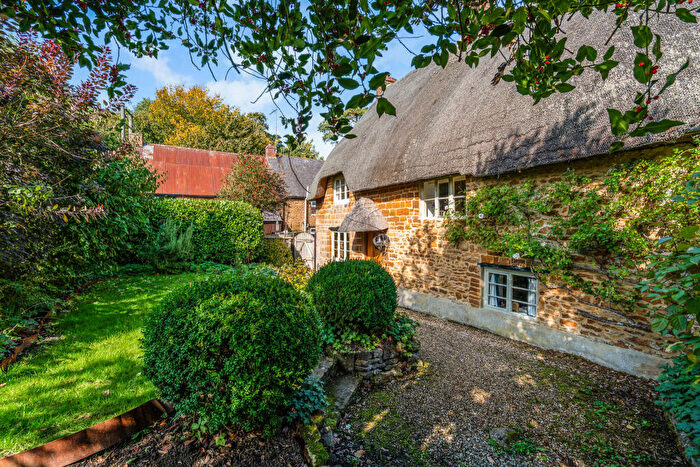 2 Bedroom Cottage For Sale In Banbury Road, Wardington, OX17