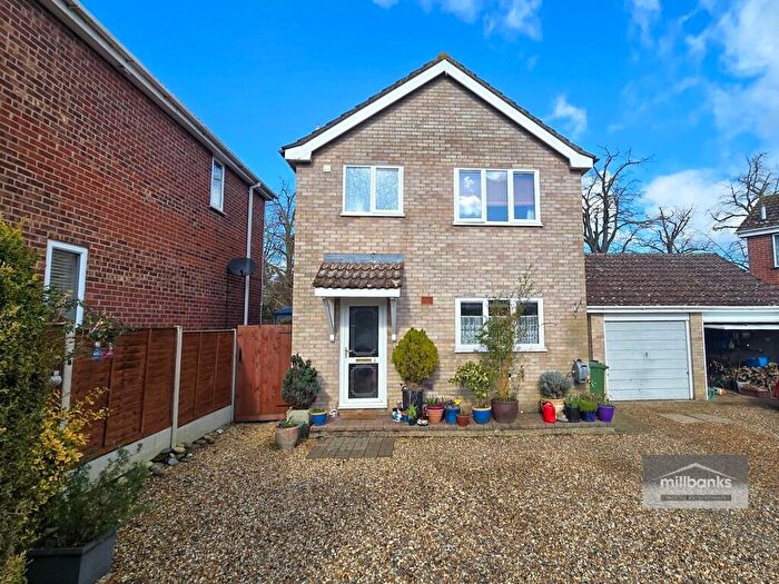 3 Bedroom Link Detached House For Sale In Queens Court, Attleborough, Norfolk, NR17