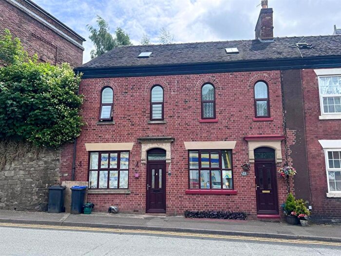 3 Bedroom End Terrace House For Sale In Broad Street, Leek, ST13
