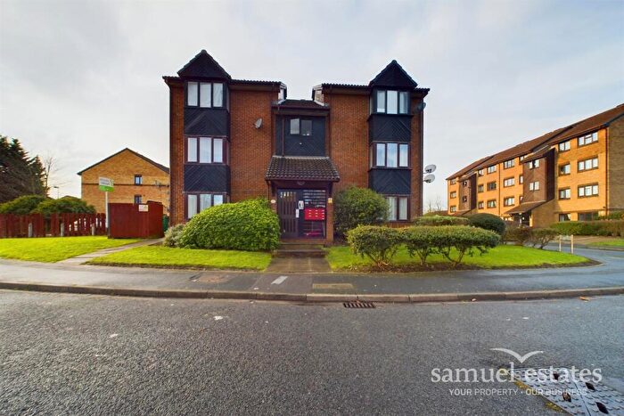 Flat To Rent In Adams Way, Croydon, CR0
