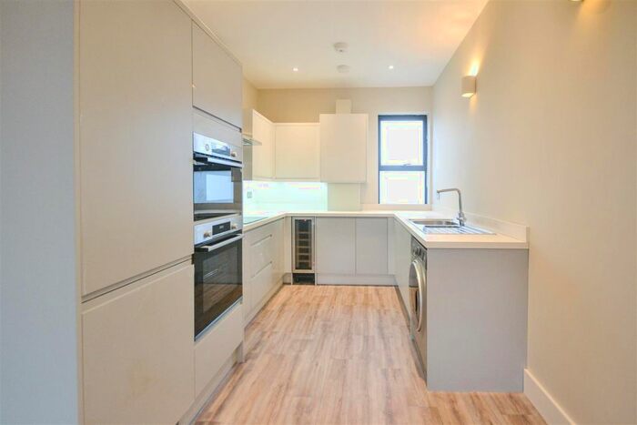 2 Bedroom Flat To Rent In Kingston Road, Raynes Park, SW20