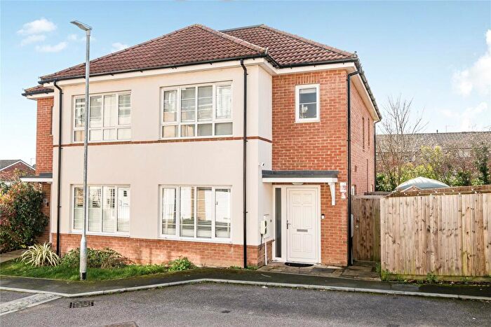 3 Bedroom Semi Detached House For Sale In Harris Close, Orpington, BR5