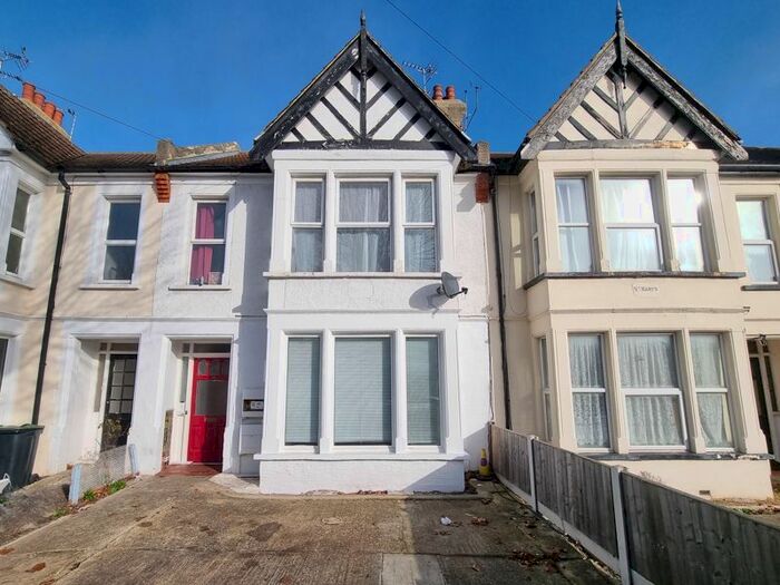 2 Bedroom Flat To Rent In Anerley Road, Westcliff-On-Sea, SS0