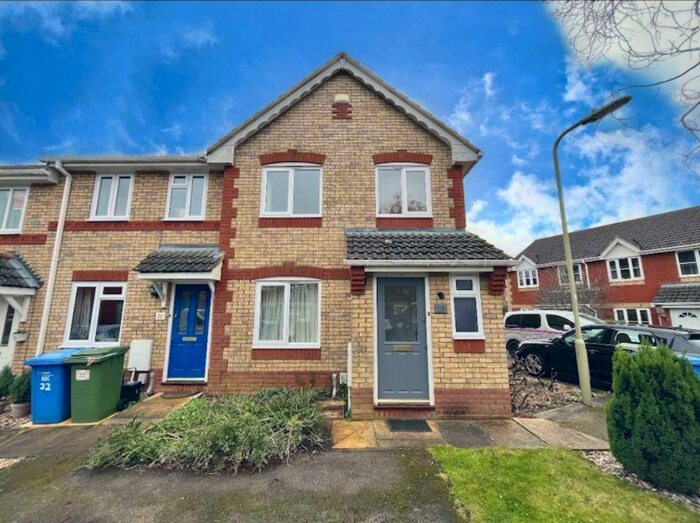 3 Bedroom End Of Terrace House To Rent In Whitby Close, Farnborough, GU14