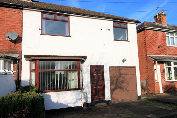 3 Bedroom Semi-Detached House To Rent In Belton Road, Leicester, LE3