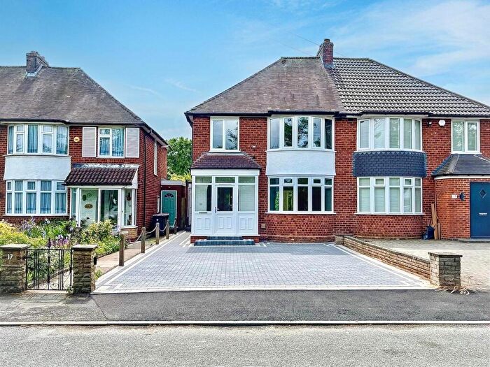3 Bedroom Semi-Detached House For Sale In Kingsbury Road, Curdworth, Sutton Coldfield, B76