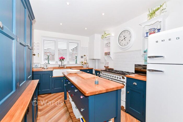 4 Bedroom Detached House For Sale In Mason Lane, Rochester, Kent, ME1