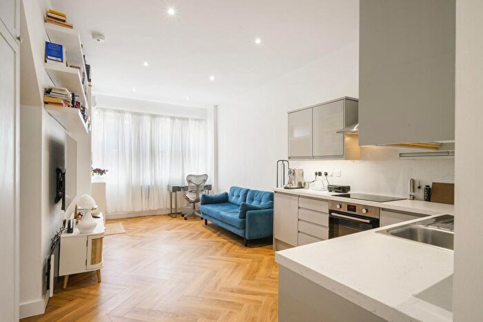 1 Bedroom Flat For Sale In Mount Pleasant Crescent, London, N4