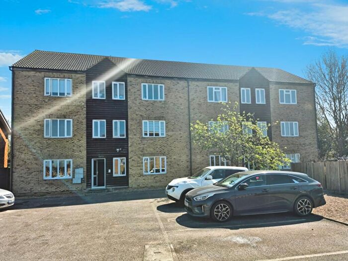 2 Bedroom Flat To Rent In Victoria Court, Victoria Road Stanford Le Hope, Stanford-Le-Hope, SS17