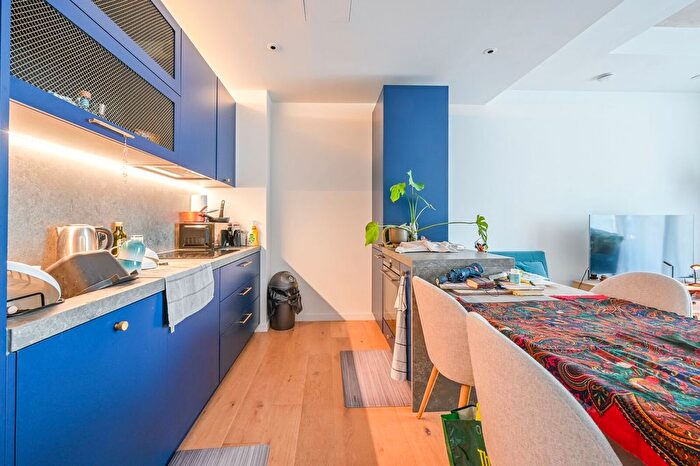 1 Bedroom Flat To Rent In Hampden House, Canary Wharf, London, E14