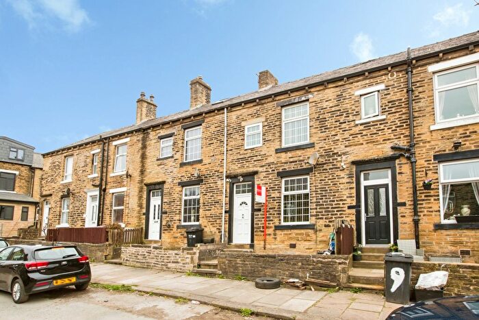4 Bedroom End Terrace House For Sale In Beckenham Place, Halifax, West Yorkshire, HX1