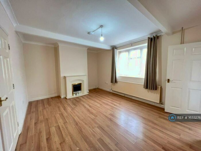 3 Bedroom Semi-Detached House To Rent In Tower Street, High Wycombe, HP13