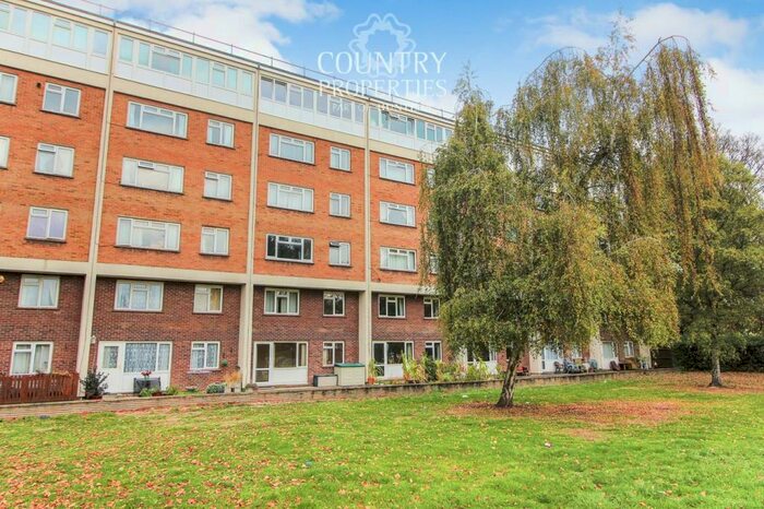 3 Bedroom Maisonette To Rent In Beauchamp Court, Bedford, MK40