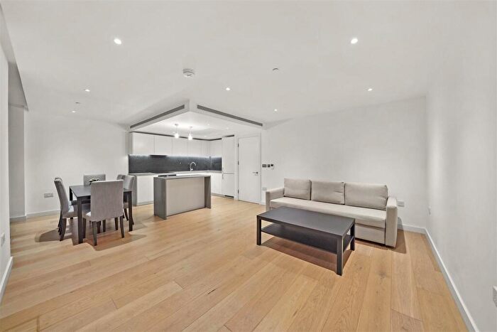 2 Bedroom Apartment To Rent In Landmark Pinnacle, Canary Wharf, E14