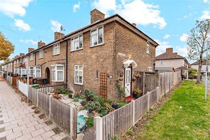 3 Bedroom End Of Terrace House For Sale In Hedgemans Road, Dagenham, RM9