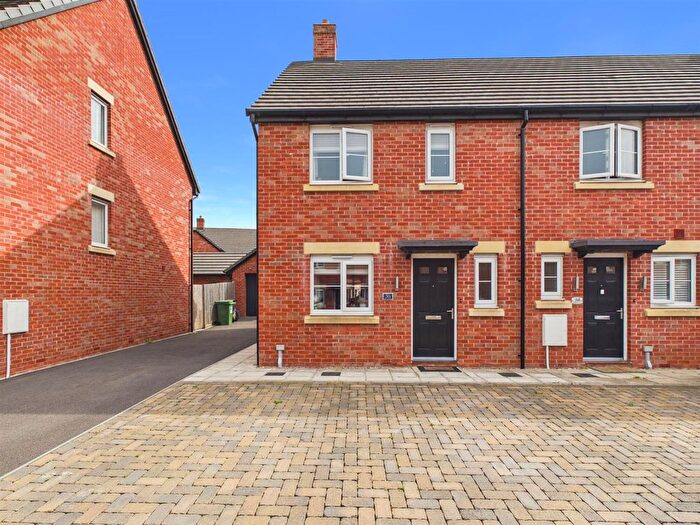 3 Bedroom End Terrace House For Sale In Redshank Way, Hardwicke, Gloucester, GL2