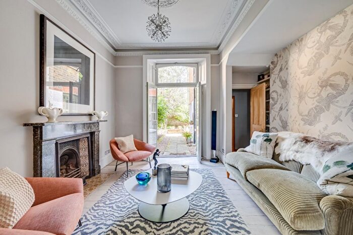 1 Bedroom Flat To Rent In Munster Road, Parsons Green, SW6