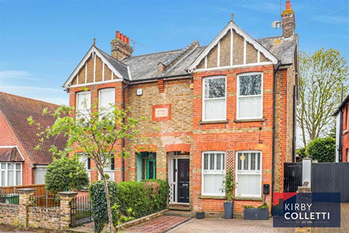 4 Bedroom Semi Detached House For Sale In Briscoe Road, Hoddesdon, EN11