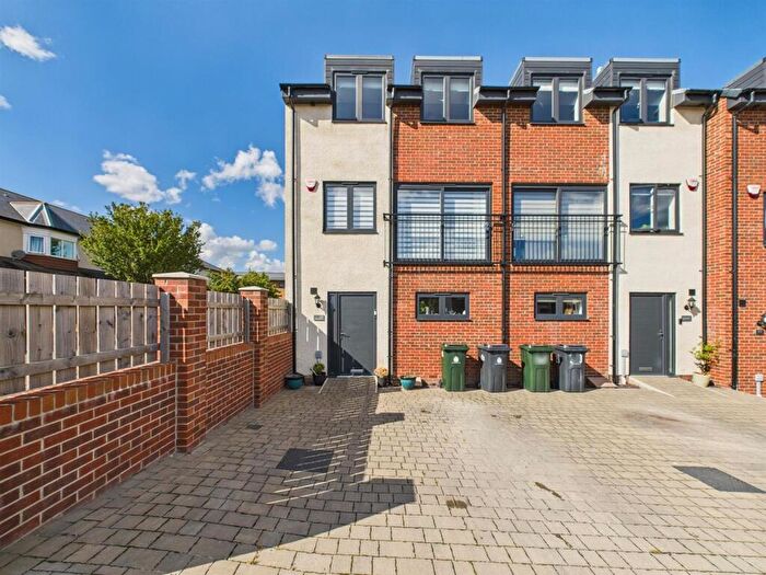 3 Bedroom Town House For Sale In Collingwood Gardens, North Shields, NE30