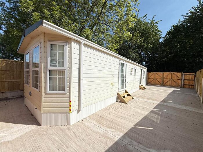 2 Bedroom Detached Bungalow To Rent In Caravan House, Oak Road, Tipton, DY4