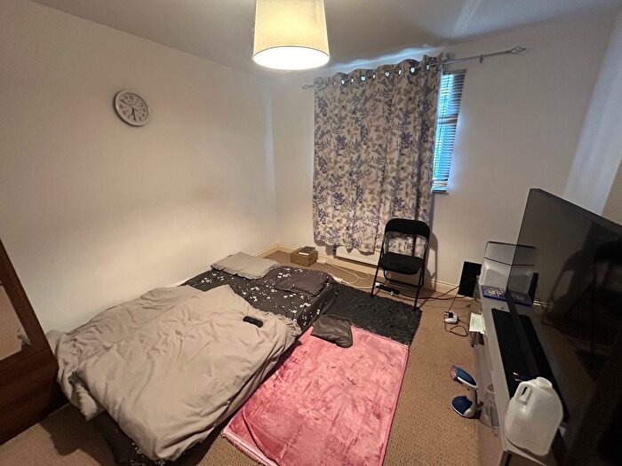 2 Bedroom Flat For Sale In Highfield Road, Dudley, DY2