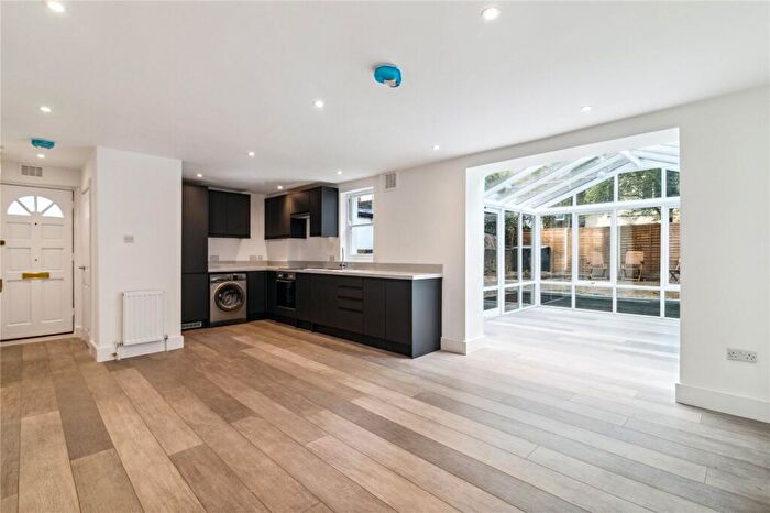2 Bedroom Flat To Rent In Oakley Road, Islington, N1
