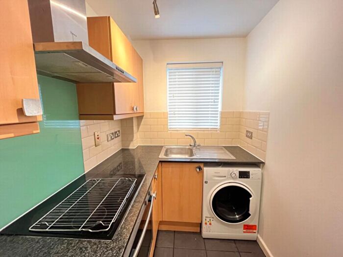 1 Bedroom Flat To Rent In Glyn Avenue, New Barnet, EN4