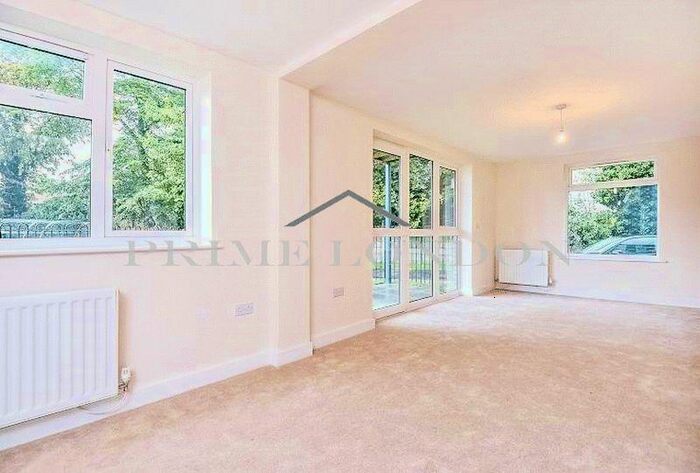 3 Bedroom Apartment To Rent In Burbridge House, Limerick Close, Balham, SW12