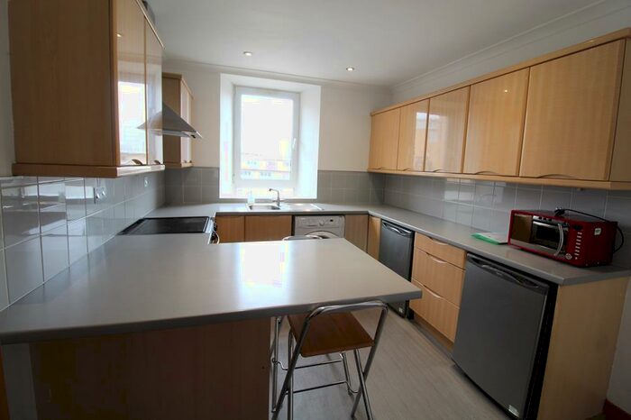 2 Bedroom Flat To Rent In Portland Street, First Floor Left, AB11