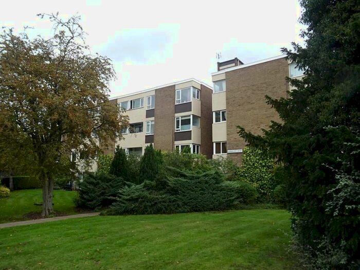2 Bedroom Flat To Rent In Kimbolton Court, Kimbolton Road, MK40