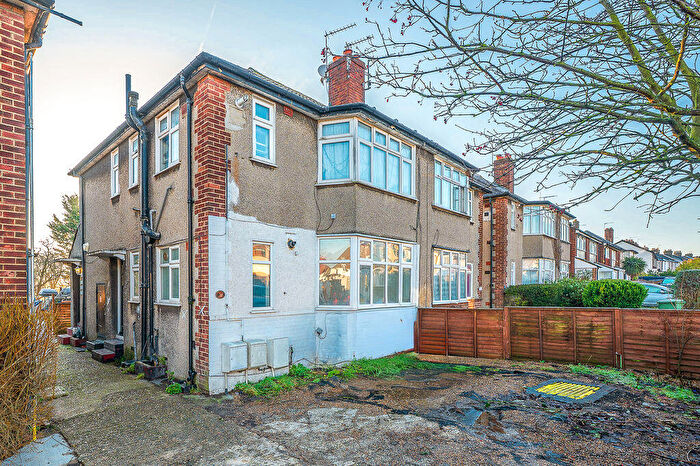 2 Bedroom Ground Maisonette For Sale In Homesdale Road, Bromley, BR2