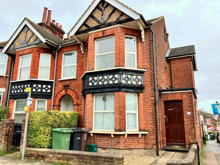 1 Bedroom Maisonette To Rent In Watsons Walk, St. Albans, Hertfordshire, AL1