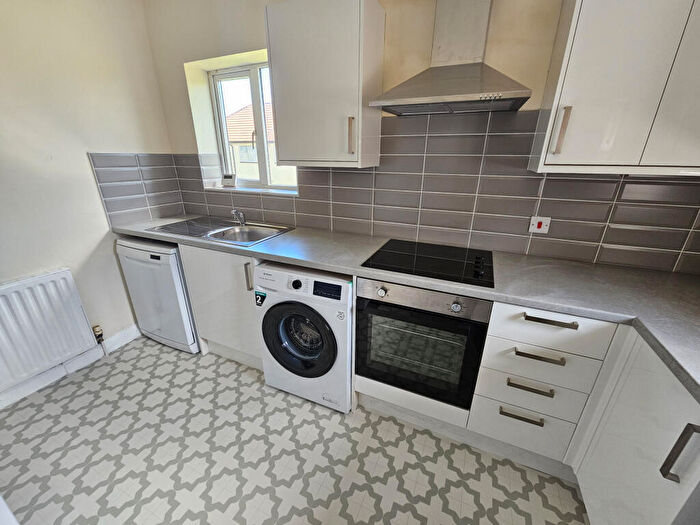 2 Bedroom Flat To Rent In Sandringham Way, Leeds, LS17