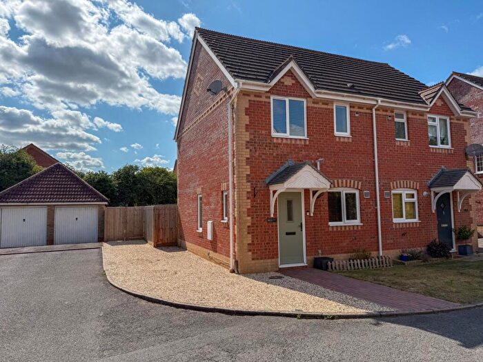 2 Bedroom Semi-Detached House For Sale In Meadowsweet Close, Thatcham, RG18