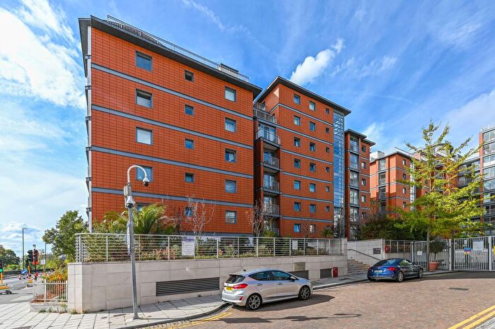 3 Bedroom Flat For Sale In Holland Gardens, Brentford, TW8