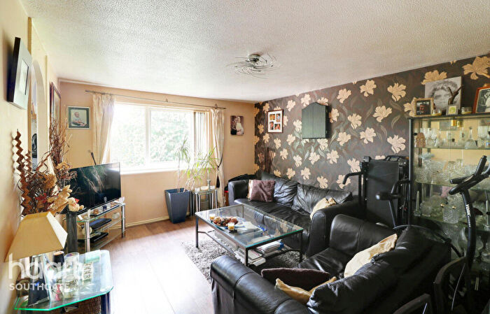 2 Bedroom Apartment For Sale In Shurland Avenue, Barnet, EN4