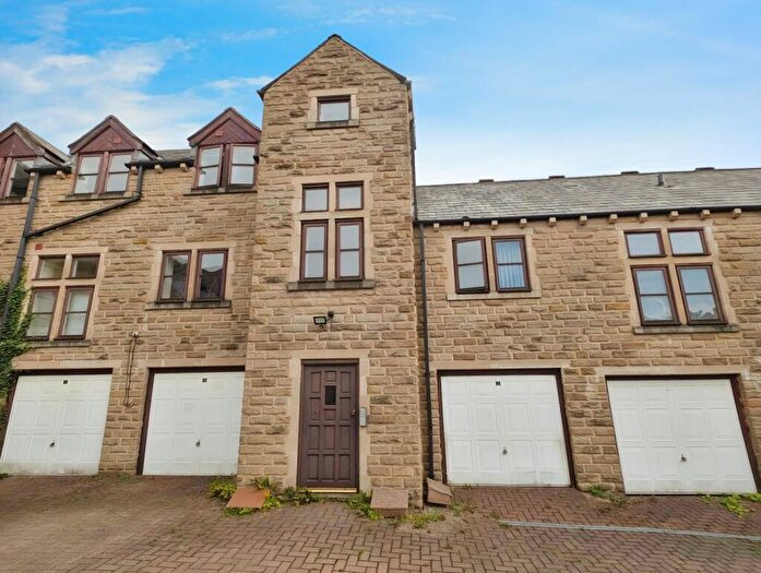 2 Bedroom Apartment For Sale In Chester Road, Boothtown, Halifax, West Yorkshire, HX3