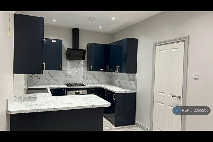 3 Bedroom Flat To Rent In Loris Court, Cambridge, CB1